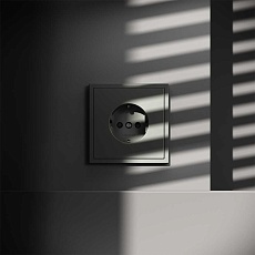 Розетка встраиваемая Voltum S70 с заземлением и защитными шторками, 16А, (титан) VLS040206 2