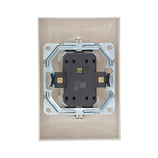 Розетка LK Studio двойная прямая с з/к, со шторками (белый) LK60 863704-1 1