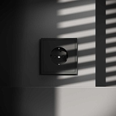 Розетка встраиваемая Voltum S70 с заземлением и защитными шторками, 16А, (черный матовый) VLS040208 5