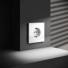 Розетка встраиваемая Voltum S70 с заземлением и защитными шторками, 16А, (белый глянцевый) VLS040201 4