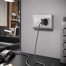 Розетка двойная влагозащищенная с заземлением с защитной крышкой и шторками Werkel серебряный рифленый W1172209 4690389178115 1