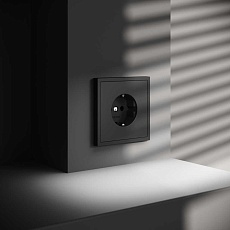 Розетка встраиваемая Voltum S70 с заземлением 16А, (черный матовый) VLS040108 2